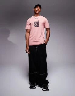 HUGO Red Delayer Chest Print T-shirt With Smoked Stacked Logo In Pink For Men Open Pink 7 HUGO Red Delayer Chest Print T-shirt With Smoked Stacked Logo In Pink For Men Open Pink -Hugoro Store 207343292 3