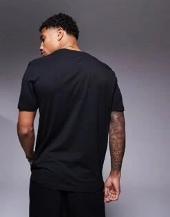 HUGO Red Dulivio Contrast Chest Logo T-shirt In Black For Men 8 HUGO Red Dulivio Contrast Chest Logo T-shirt In Black For Men -Hugoro Store 207343563 4